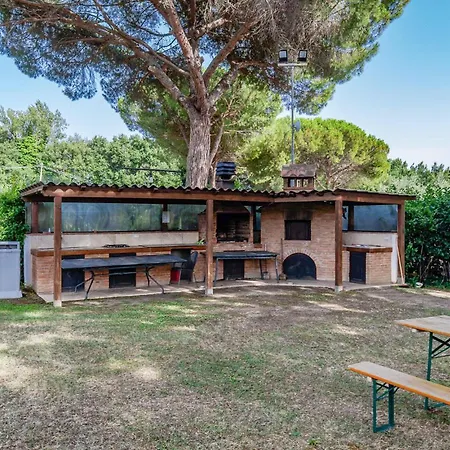 1 Bedroom Cozy In Apartment Tuoro sul Trasimeno
